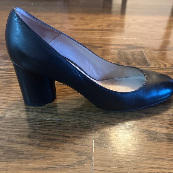 Stuart Weitzman Black Leather Heel - Picture 8 of 9